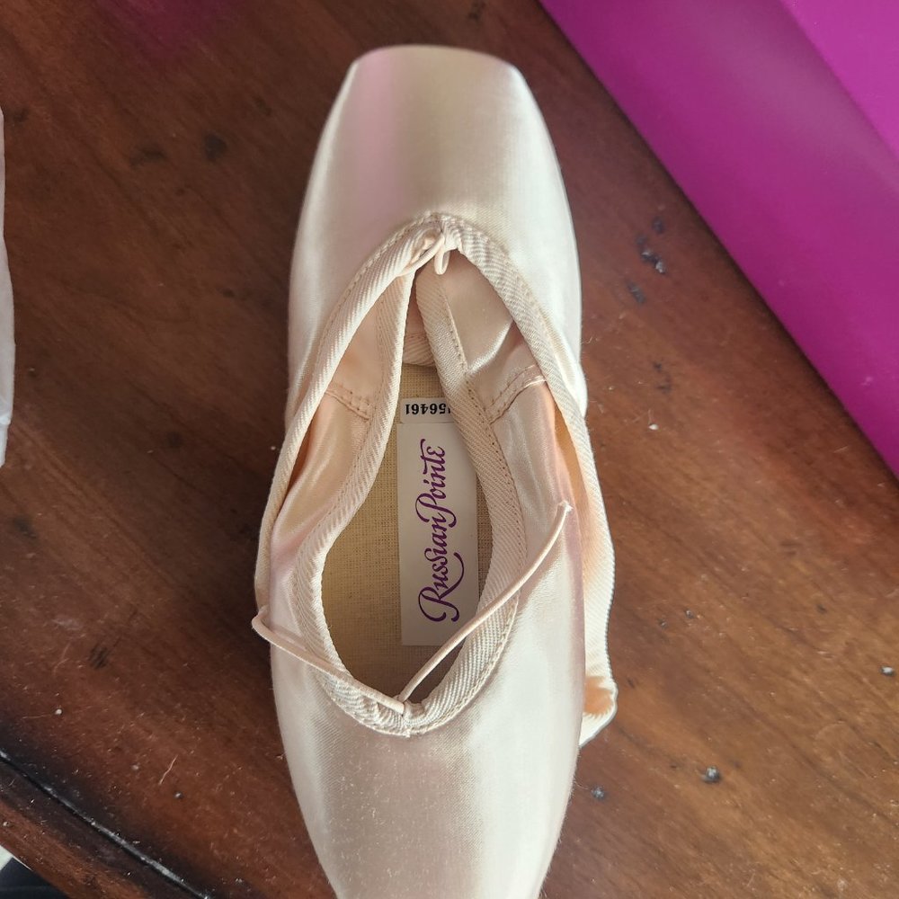 Russian Pointe Rubin - Picture 2 of 3